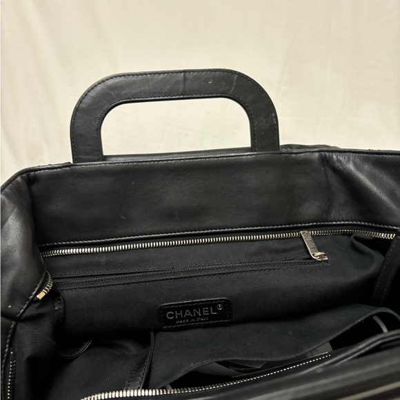 AUTHENTIC chanel hobo bag - Picture 4 of 7